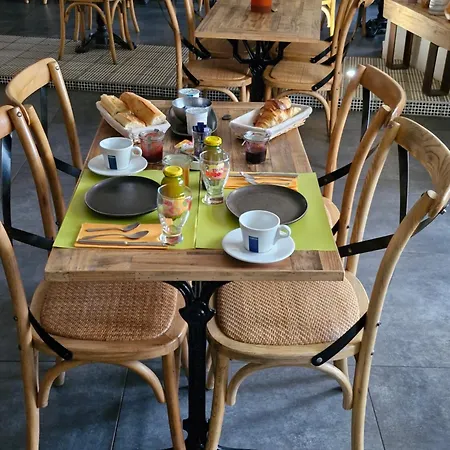 D'hotes Du Bistrot D'ici Saint-Saturnin (Puy-de-Dome)