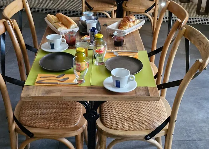 D'hotes Du Bistrot D'ici Saint-Saturnin (Puy-de-Dome)